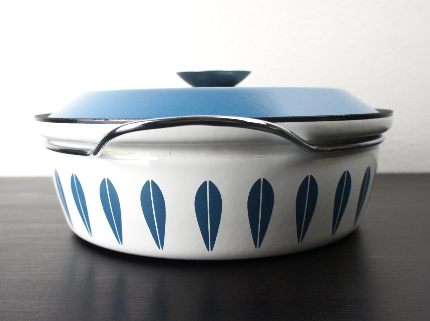 Vintage Turquoise Blue Cathrineholm Lotus Shallow Dutch Oven – The Lion's  Den